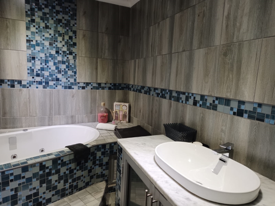 To Let 2 Bedroom Property for Rent in Heather Park Western Cape